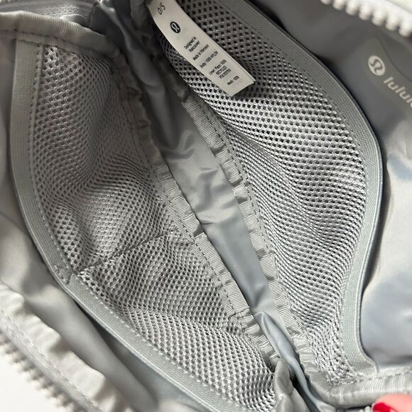 Lululemon Everywhere Belt Bag Silver Drop White Logo 1L - Picture 7 of 7